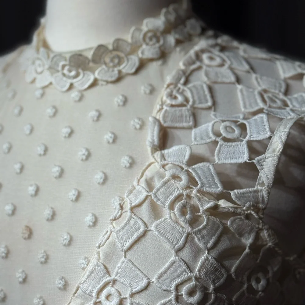 Romeo & Juliet Couture Cream Lace Mini Dress - Picture 11 of 12